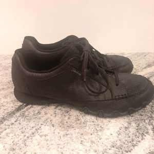 SKECHERS Relaxed Fit Microsuede sneakers SIZE 8.5
